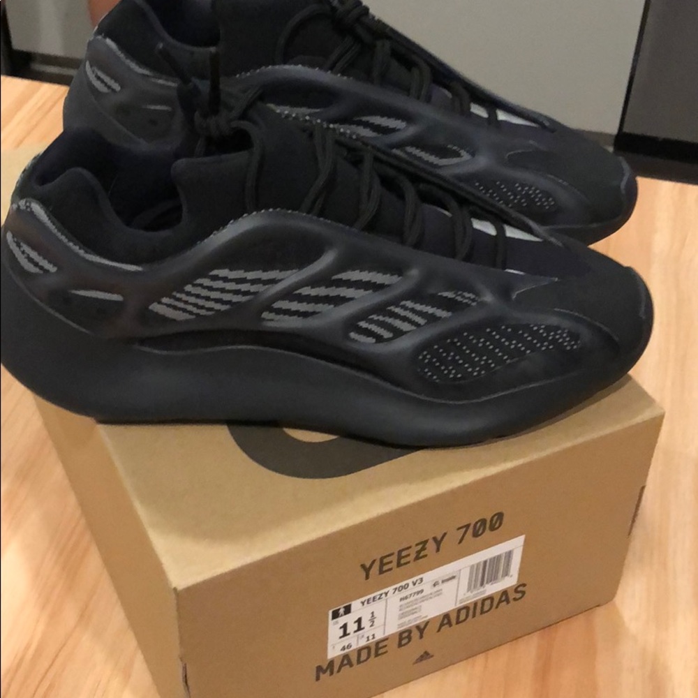 Adidas Yeezy 700 V3 “Alvah” (size 11.5)